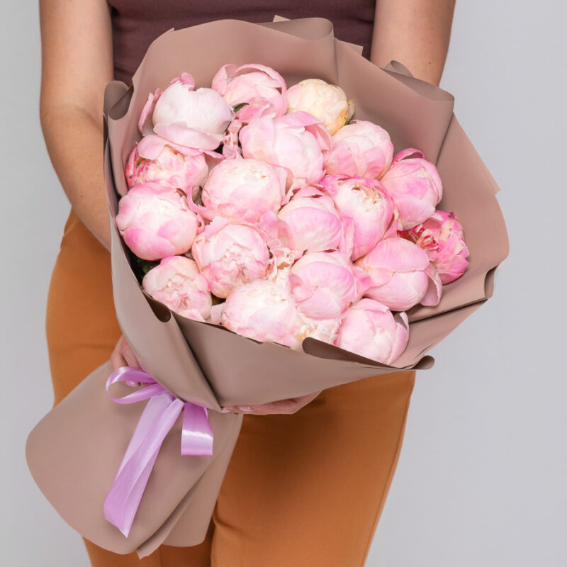 17 Розовых Пионов